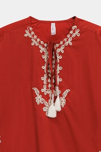 Kurta en coton brodé rouge pour femmes, vêtements traditionnels indiens et pakistanais décontractés à coupe ample - Product Image 4