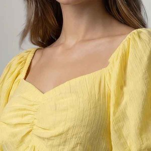 Haut court jaune à manches bouffantes pour femme, col carré, froncé, coupe ample, 100 % coton, style Prairie Chic estival - Product Image 3