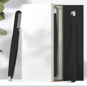 Pince à épiler à logo personnalisé noir mat avec peigne, en acier inoxydable de qualité supérieure, pince à sourcils inclinée avec peigne, vente en gros, haute qualité - Product Image 4