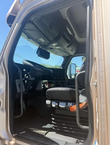 Camiones Freightliner Cascadia 113 Usados y Económicos con Cabina para Dormir, Modelos 2022, 2021 y 2019, Cabina de 60 Pulgadas con Techo Medio, 450 HP, Automático - Product Image 2