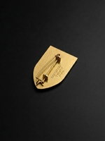 Badge carré en alliage de zinc avec logo personnalisé et technique de gaufrage France