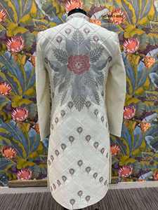 Abrigo Ceremonial Geométrico Spectrum Threadwork, Tela Texturizada Premium, Cuello Alto, Atuendo para Celebraciones Tradicionales - Product Image 5