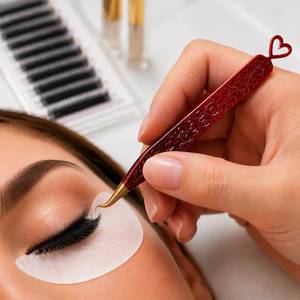 Pinzas para Pestañas con Diseño de Corazón Rojo y Puntas Doradas, Herramienta Metálica de Precisión - Product Image 3
