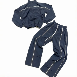 Ensemble de survêtement coupe-vent pour homme, veste à manches longues 100% nylon froissé à fermeture éclair intégrale et pantalon cargo, 2 pièces, streetwear, tenue de sport - Product Image 1