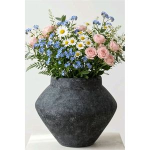 Compra al por Mayor de Jarrones de Hierro Resistentes de Estilo Vintage, Contenedor Floral de Metal Rústico con Acabado Desgastado, Decoración de Interiores de Lujo para Sala de Estar u Oficina - Product Image 1