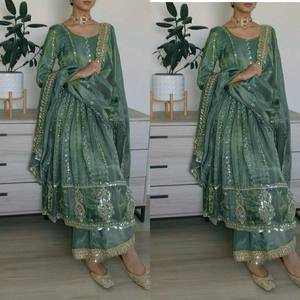 Vestido Anarkali de Crepé Natural con Bordado de Lentejuelas de 5mm, Top Acolchado, Pantalones y Dupatta, Conjunto de Tres Piezas Cosido NW 3058 - Product Image 5