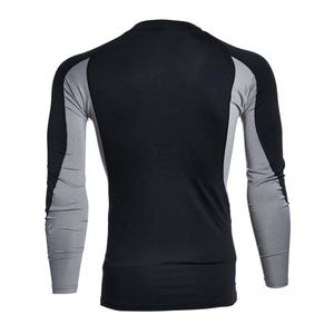 Camiseta Térmica Personalizada para Hombre y Niño, Negra, de Alta Elasticidad, Manga Larga, Corte Ajustado, con Capucha y Cuello Acolchado con Diseño de Tatuaje - Product Image 3