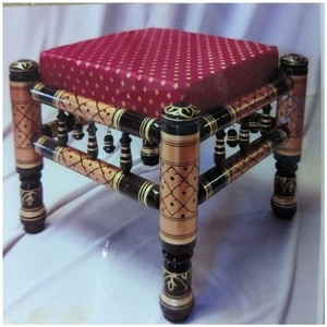 Tabouret traditionnel artisanal en laiton Jali avec incrustations en laiton |   Meubles en bois indiens en gros, bordeaux/noir, 35x35x45 cm - Product Image 1