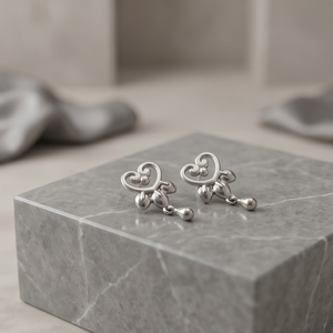 DIVYORO GRACEFUL HEART <b>STUDS</b> EARRING - Product Image 3