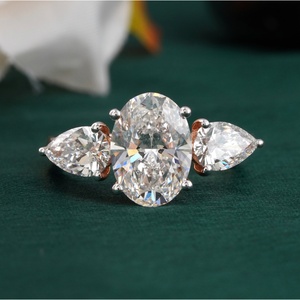 Anillo de Compromiso Ovalado de 2.36 CT con Tres Piedras, Claridad VS1/VVS2, Diamante Natural Cultivado en Laboratorio, Engastado en Oro Amarillo Rosa de 14K, Certificado por IGI - Product Image 1