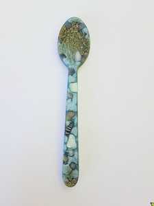 Cuchara de Resina Hecha a Mano con Temática Oceánica, Cuchara de Postre de Lujo con Conchas Marinas y Brillo Dorado, Estilo Costero - Product Image 1