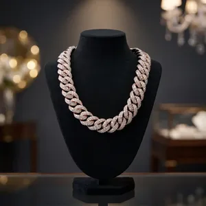 Collar Religioso con Esmeralda y Diamante de Laboratorio, Diseño de Luna Creciente y Estrella, Unisex, para Ceremonias, Amuleto de Oro Sólido - Product Image 1