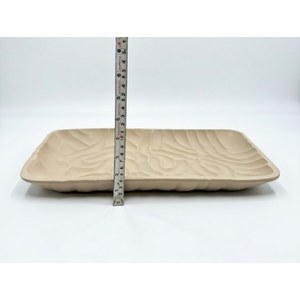 Plateau rectangulaire moderne haut de gamme en métal moulé pour la décoration intérieure, motif ondulé organique en relief, plateau de service abstrait, base de jardinière WB INC - Product Image 2