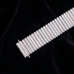 Pulsera de Reloj con Eslabones Geométricos Plateados en Rodio con Microincrustaciones de Moissanita para Hombre - Ideal para Fiestas y Regalos - Product Image 3