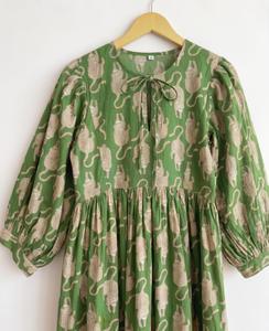 <span class=keywords><strong>Abito</strong></span> Midi Boho con Stampa Animalier Verde, Collo Annodabile, <span class=keywords><strong>Maniche</strong></span> a <span class=keywords><strong>Tre</strong></span> <span class=keywords><strong>Quarti</strong></span> a Sbuffo, Vestito Casual Primaverile in Viscosa - Product Image 1