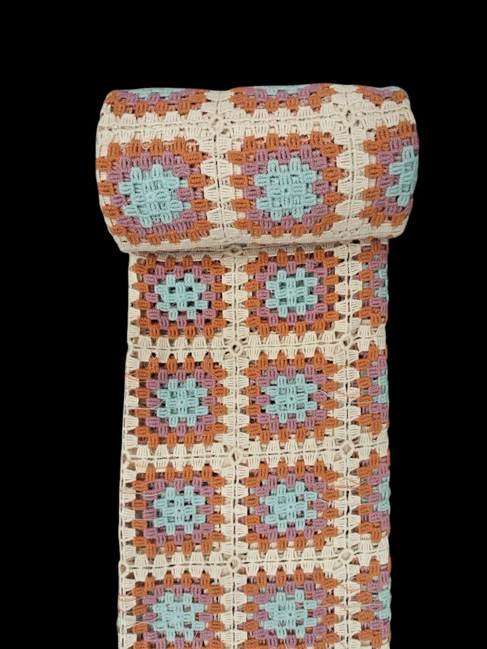 Bleu clair, orange rouille, rose poudré et blanc