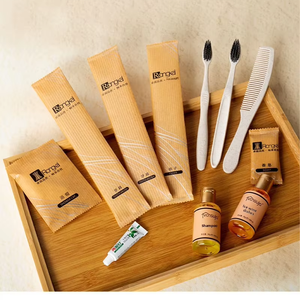 Ensemble de produits de toilette de luxe jetables, biodégradables et écologiques 5 étoiles <span class=keywords><strong>pour</strong></span> les invités des hôtels et des salles de bain, kit d'accessoires OEM - Product Image 1
