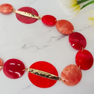 Collar de resina de diseño único, joyería hecha a mano, accesorio de moda para fiestas, disponible con calidad y precio de exportación desde India. - Product Image 2