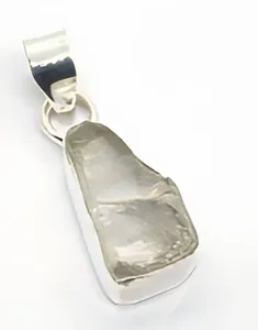 Pendentif élégant en cristal de quartz naturel brut et argent sterling 925, charme énergétique spirituel, bijou unisexe pour usage quotidien - Product Image 1