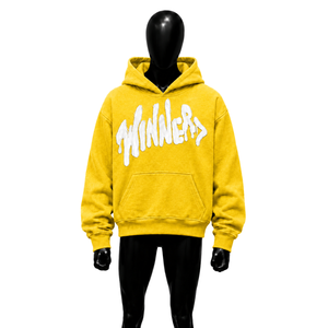 Sudadera con Capucha Amarilla con Gráficos y Letras Blancas en Grafiti, Sudadera Oversize Texturizada de Estilo Urbano Informal - Product Image 1