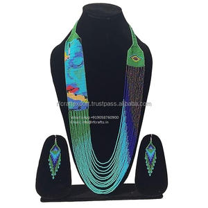 Conjunto de joyas de cuentas de vidrio en capas tribales del sudoeste tradicional con pendientes a juego - Product Image 1