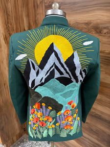 เสื้อเบลเซอร์ปักลายดอกไม้สีเขียวเข้มสำหรับผู้ชาย – เสื้อแจ็คเก็ตสูทสำหรับงานแต่งงานและงานปาร์ตี้ที่มีสไตล์พร้อมดีไซน์ที่มีศิลปะ - Product Image 3