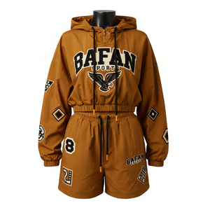 Conjunto de Chaqueta Cortavientos y Pantalones Cortos para Mujer, Tela de Poliéster y Nailon, Estilo Deportivo, Logotipo Aplicado Personalizado, Tallas Grandes - Product Image 1