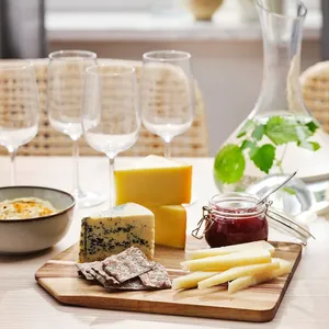 Planche à découper en bois artisanale de haute qualité pour couper la viande de fruits de légumes disponible chez Wholesale Supply - Product Image 3