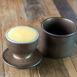 Beurrier de style vintage utilisé pour conserver le beurre frais dans la cuisine ou le réfrigérateur dans les cafés et restaurants à thème rétro. - Product Image 1