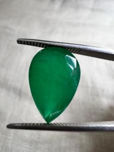 Esmeralda Sakota Natural, Corte Pera, 6.27 Quilates, Gema Verde Suelta, Piedra Preciosa de Alta Calidad, Proveedor Mayorista - Product Image 1