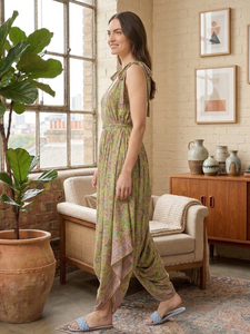 Vestido Dhoti Estampado Floral Verde para Mujer, Sin Mangas, Cuello en V, Poliéster, Estilo Occidental Contemporáneo - Product Image 3