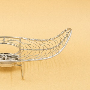 Unique <b>Silver</b> <b>Wire</b> Mesh Candle Holder Shaped Like A Leaf With A Central Holder And Stable Stand For Modern Table Decoration - Product Image 3