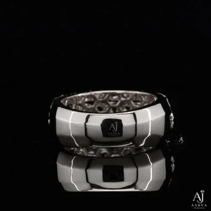 Anillo de boda unisex de moissanita chapado en oro de 14K, estilo Hip Hop, totalmente engastado, con incrustaciones redondas brillantes y engaste micro de canal. - Product Image 4