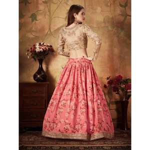 Robe de soirée en organza imprimé numérique Sabyasachi rose ravissant Lehenga Choli avec chemisier - Product Image 4