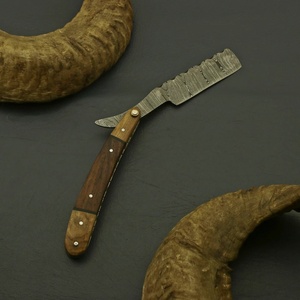Couteaux de chasse à pointe tombante en acier Damas faits à la main, ultra-affûtés, avec manche en bois et étui en cuir, pour la survie en extérieur - Pasha Enterprises - Product Image 1