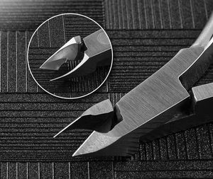 Coupe-cuticules en acier inoxydable 12,5 mm à lame biseautée et pointe incurvée pour le soin des ongles - Product Image 3