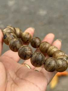 สร้อยข้อมือลูกปัดไม้ทำมือจากไม้ธรรมชาติ น้ำหนักเบา มีสไตล์ และเหมาะสำหรับการสวมใส่ในชีวิตประจำวัน - Product Image 4