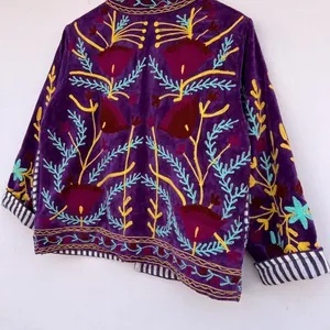 Veste en velours brodée de fleurs Suzani, style folklorique ouzbek, avec rembourrage en coton, pour vêtements d'extérieur type bomber ou duster, à prix avantageux - Product Image 2