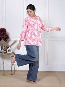 Túnica Corta Informal de Primera Calidad para Mujer, Color Rosa Bebé, con Encaje Floral Estampado, 100% Algodón, con Cuello con Botones y Mangas Tres Cuartos - Product Image 4