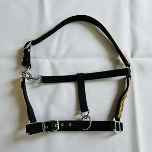 Harnais de cheval en nylon durable et confortable, avec garniture décorative dorée, muserolle réglable, pour l'entraînement et l'utilisation en écurie - Product Image 4