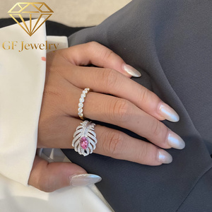 Bague Cocktail Ovale en Or Blanc 18K avec Diamant de Laboratoire et Plumes, Bague Statement Pavée, Haute Joaillerie de Luxe, Conception Personnalisée IGI - Product Image 1