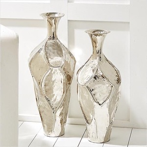 Juego de Jarrones de Piso de Aluminio Plateado Contemporáneo, Hecho a Mano, Decoración Moderna para el Hogar, Personalizable para Bodas, de Lujo y Alta Calidad - Product Image 1