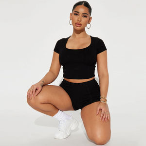 Conjunto de dos piezas para mujer, top corto de manga corta con cuello cuadrado y shorts de cintura alta, color negro liso, ropa sexy para discoteca, primavera verano - Product Image 5