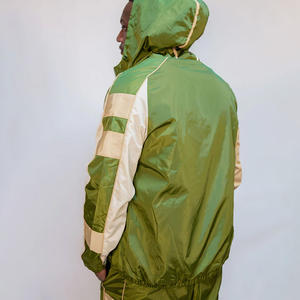 Ensemble de survêtement coupe-vent respirant avec doublure en maille, personnalisable OEM ODM, pour hommes et femmes, style streetwear, couleur unie, pour l'extérieur - Product Image 4