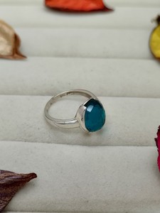 Bague en Titane et Quartz Indicolite, Bijou Distinctif en Pierre Naturelle, Pièce d'Exception Raffinée, Bague Cocktail Artisanale pour Femme - Product Image 5