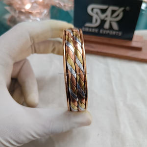 Brazalete de cobre pulido hecho a mano, brazalete de Kada para hombres y mujeres con diseño trenzado, joyería de estilo magnético curativo moderno - Product Image 4