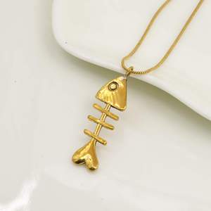 Pendentif squelette de poisson plaqué or, style vintage, bijoux de mode unisexe en laiton - Product Image 3