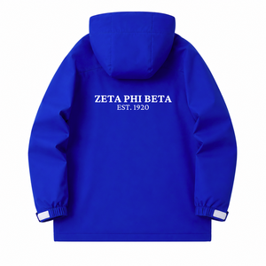 Chaqueta Impermeable Personalizada de la Hermandad Zeta Phi Beta, Azul y Blanca, de Poliéster, Manga Larga, Cierre Frontal con Cremallera, Logotipo Bordado - Product Image 3