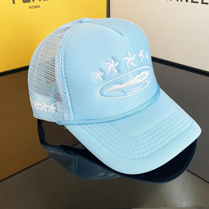 Gorra de béisbol de 5 paneles a la moda con cuerda, gorra trucker de malla con estrella bordada - Product Image 2