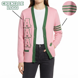Suéter Cárdigan Personalizado AKA, Color Rosa Verde Invernal, Cuello en V, Tejido Acrílico, Chenilla, Letras Griegas Bordadas, Logotipo, Cierre de Botones, Estilo Preppy - Product Image 3